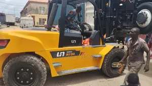 Un Series N100 Heavy-duty Diesel Forklift,
