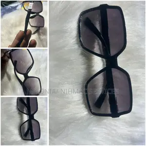Sleek Black Oversized Unisex Sunglasses