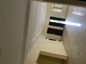 3bdrm Block of Flats in Utako for rent