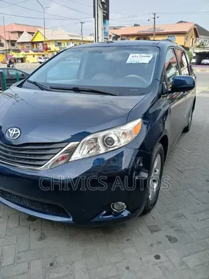 Toyota Sienna 2012 Blue