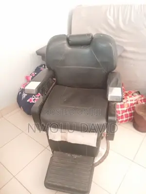 Clean Barber Chair – Heavy Duty Ready for Use