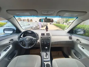 Toyota Corolla L 4dr Sedan (1.8L 4cyl 5M) 2012 Silver
