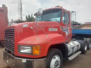 Foreign Used Ch Mack Ten Tyres Head Truck Highest Grade of Engine