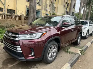 Toyota Highlander XLE 4x4 V6 (3.5L 6cyl 8A) 2018 Maroon