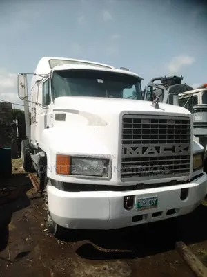 Tokunbo Double Cabin Ch Mack Ten Tyres Head Truck Superb Engine 427hp