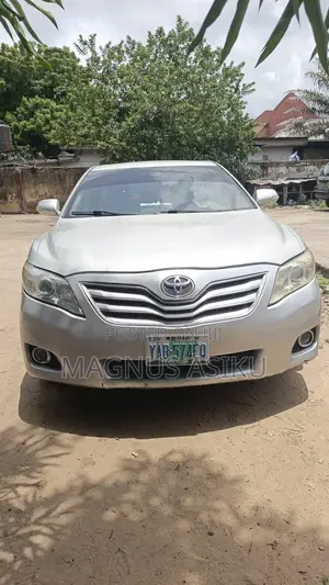 Toyota Camry XLE V6 4dr Sedan (3.5L 6cyl 6AM) 2010 Silver