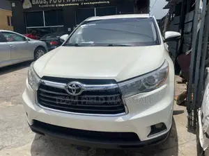 Toyota Highlander XLE V6 4x2 (3.5L 6cyl 6A) 2016 White