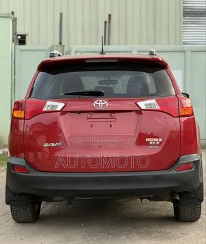 Toyota RAV4 XLE 4dr SUV (2.5L 4cyl 6A) 2014 Red