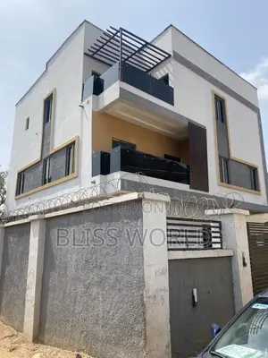 5bdrm Duplex in Utako for sale