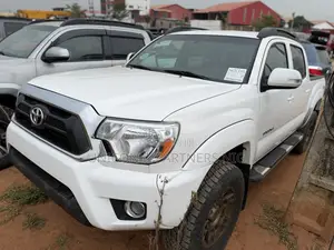 Toyota Tacoma V6 4dr Double Cab 4WD 5.0 ft. SB (4.0L 6cyl 6M) 2015 White