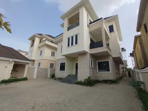 7bdrm Duplex in Gusape, Guzape District for sale