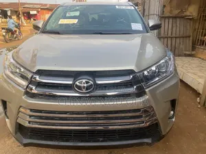 Toyota Highlander 2015 Gold