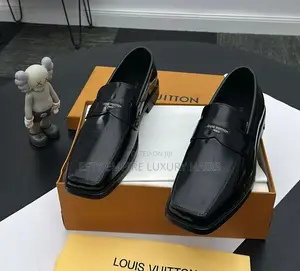 High Quality Luxury Louis Vuitton Men Cooperate Shoe