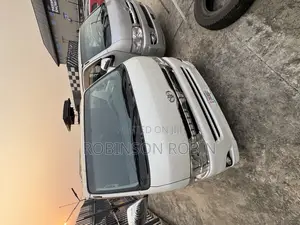 Toyota HiAce 2013 White