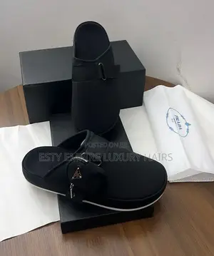 Quality Luxury Prada Black With Detachable Purse