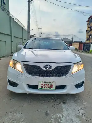 Toyota Camry SE 4dr Sedan (2.5L 4cyl 6AM) 2010 White