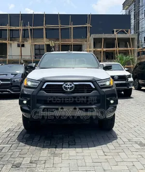 New Toyota Hilux 2025 Black
