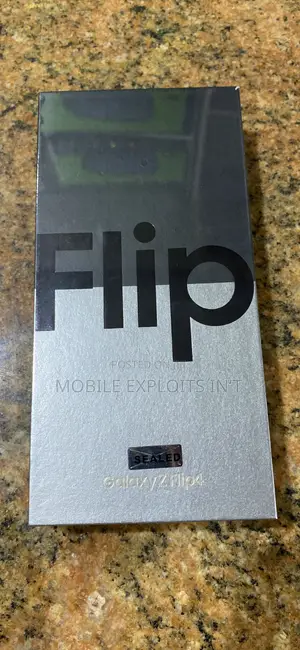 Samsung Galaxy Z Flip4 256 GB Gold