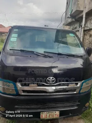 Toyota HiAce 2005 Black