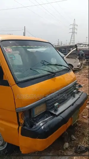 Mazda E2200 2000 Yellow