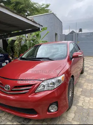 Toyota Corolla 2013 Maroon