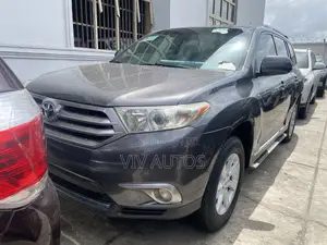 Toyota Highlander Limited 3.5l 4WD 2013 Gray
