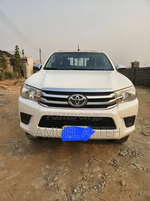 Toyota Hilux Rugged 4x4 2018 White