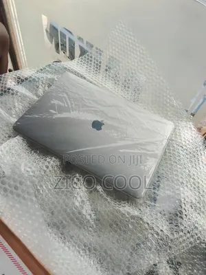 Laptop Apple MacBook 2018 16GB Intel Core i7 SSD 500GB