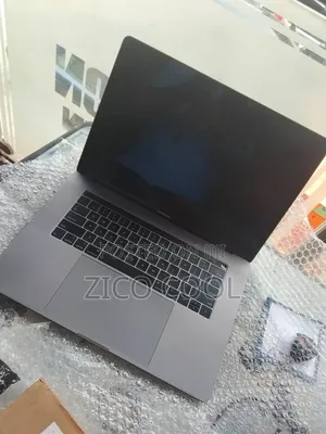 Laptop Apple MacBook 2018 16GB Intel Core i7 SSD 512GB