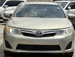 Toyota Camry LE 4dr Sedan (2.5L 4cyl 6A) 2013 Gold