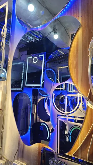 Salons Mirror