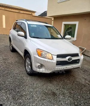 Toyota RAV4 2010 White