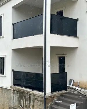 10mm Tempered Glass Rail
