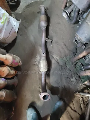 Direct Tokunbo Center Catalyst for Toyota Camry 2007 Model 4plug