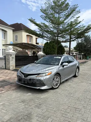 Toyota Camry XLE V6 FWD (3.5L 6cyl 8AM) 2018 Silver