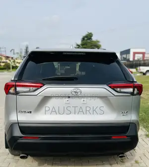 Toyota RAV4 XLE Premium AWD 2024 Silver