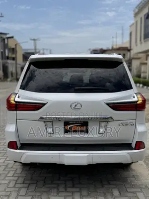 Lexus LX 570 AWD 2016 White