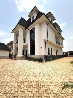 7bdrm Duplex in In An Estate for sale