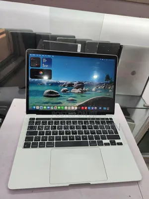 Laptop Apple MacBook Pro 2022 M2 8GB Apple M2 SSD 256GB