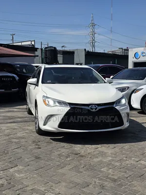 Toyota Camry XLE V6 4dr Sedan (3.6L 6cyl 6A) 2016 White
