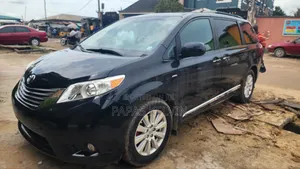 Toyota Sienna XLE 7 Passenger (3.5L 6cyl 8A) 2017 Black