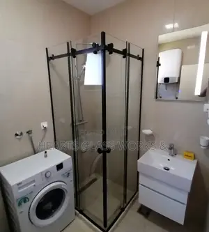 Space-Saving Sliding Shower Cubicle (Tempered Glass)