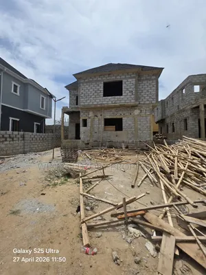5bdrm Duplex in Aco Estate, Lugbe District for sale