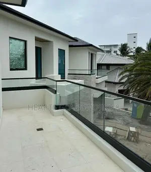 Frameless Exterior Glass Railings – Where Safety Meet Elegance