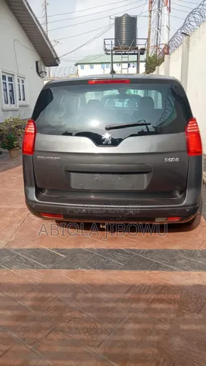 Peugeot 5008 1.6 VTi MT Active 2010 Gray