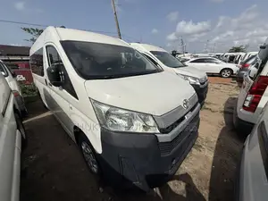 Toyota HiAce 2021 White