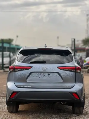 Toyota Highlander XLE AWD 2020 Blue