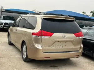 Toyota Sienna XLE 8 Passenger 2011 Gold