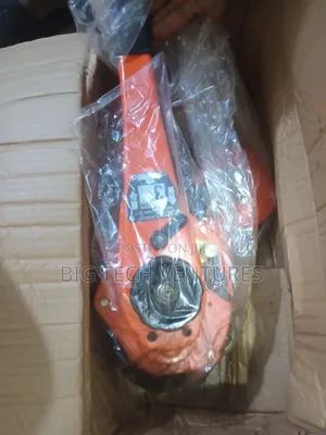 Lever Hoist or Chian Hoist