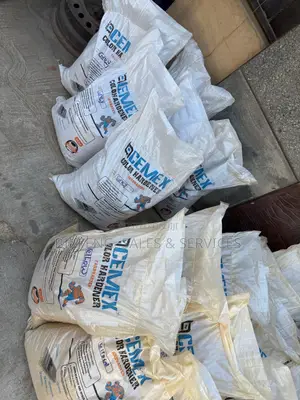 Bags of Color Hardner, Deutscher Zement